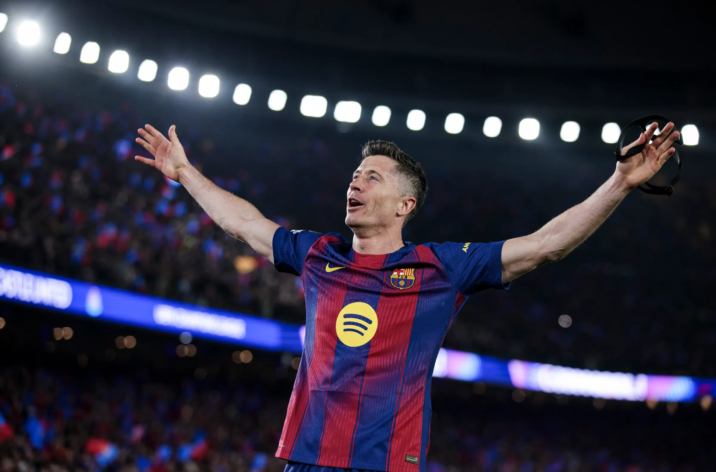 Why Barcelona Favors Keeping Veteran Robert Lewandowski Over Ferran Torres